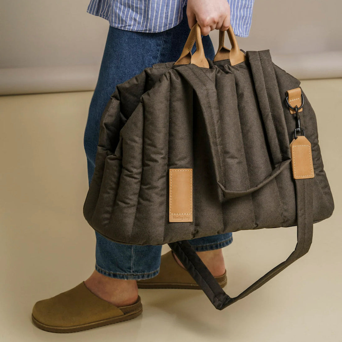 Lightweight Waterproof Pet Carrier Bag For Outdoor Travel